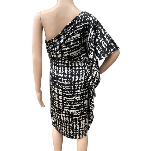 St. John Black & White One Shoulder Ruched Dress, Size 4, Cocktail Party - Picture 7 of 9